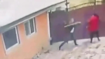 Фотография к новости: "Үй мен көліктің терезесін сындырған": Қаскелеңде әйелі мен енесін ұрып-соққан ер адам ұсталды