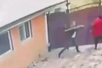 "Үй мен көліктің терезесін сындырған": Қаскелеңде әйелі мен енесін ұрып-соққан ер адам ұсталды