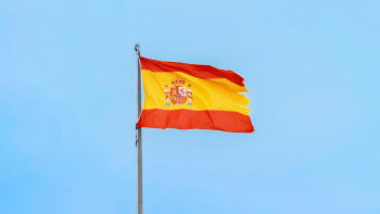 Фотография к новости: Испания елде заңсыз тұрып жатқан 500 мың иммигрантты заңдастырады