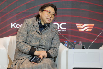 Фотография к новости: "Үйде 5 есе көп жұмыс істейді": Әйелдердің мансап жолында қандай кедергілер бар?