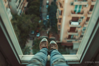 Фотография к новости: Алматыда 16 жастағы жасөспірім көпқабатты үйдің шатырынан құлап қаза тапты