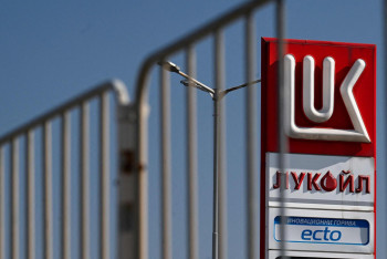 Фотография к новости: "Лукойл" шетелдік активтері бар еншілес компаниясын сатады: Қазақстандағы жобаларға әсер ете ме?