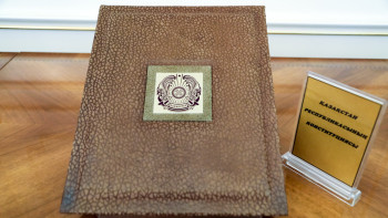 Фотография к новости: Депутат Ата заңға тұрғын үйден сот шешімінсіз шығаруға жол бермейтін норма енгізуді ұсынды