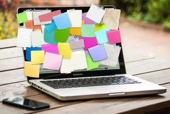 Жұмыс іздеуші көп, бос орын аз: Қазақстандағы еңбек нарығының 2025 жылғы қорытындысы