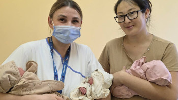 Фотография к новости: "Үш өреннен кейін, үш қызғалдақ": Қостанай облысында үшем дүниеге келді