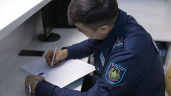 Фотография к новости: "Танысым бар": ҰБТ-сыз университетке түсіруді уәде еткен алаяқ ұсталды