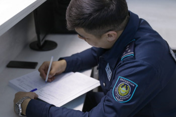 Фотография к новости: "Танысым бар": ҰБТ-сыз университетке түсіруді уәде еткен алаяқ ұсталды