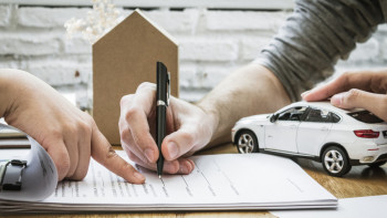 Фотография к новости: Сұр импорттағы көліктер: Автосарапшы арзан бағаның артындағы қауіпті айтты