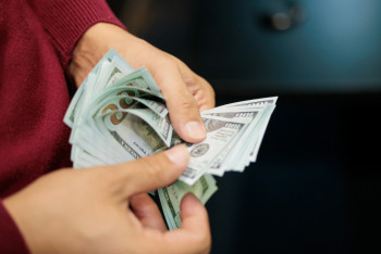 ШҚО-да пара алған екі басқарманың басшысы ұсталды