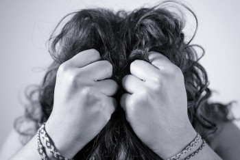 Фотография к новости: "Шашын жұлып, ұрып тастаған": Қарыз болған таныстарын соққыға жыққан екі зейнеткер жазаланды