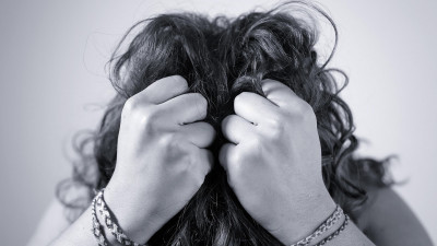 "Шашын жұлып, ұрып тастаған": Қарыз болған таныстарын соққыға жыққан екі зейнеткер жазаланды