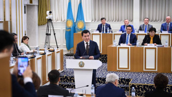 Фотография к новости: Қарин жаңа Конституцияның алтын арқауын атады