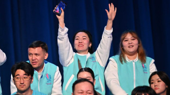 Фотография к новости: 50 мыңнан 300 мыңға дейін: Тоқаев волонтерлер санының күрт артқанын айтты