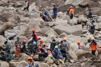 Фотография к новости: Индонезияда көшкін салдарынан қаза тапқандар саны 49-ға жетті