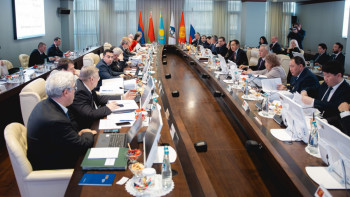 Фотография к новости: Серік Жұманғарин 2026 жылғы Еуразиялық экономикалық комиссия кеңесінің алғашқы отырысын ашты