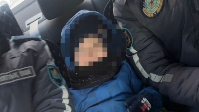 Елордада адасып қалған төрт жасар бала ата-анасына табысталды