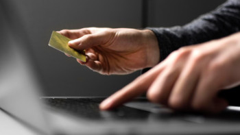 Фотография к новости: 1,2 млрд теңге шығын: Атырауда интернет-алаяқтыққа қарсы шаралар күшейтілді