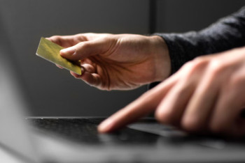 Фотография к новости: 1,2 млрд теңге шығын: Атырауда интернет-алаяқтыққа қарсы шаралар күшейтілді