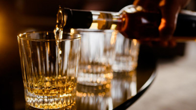 Алкогольге тәуелділік: қоғамдық сынақ пен жаңа үміт