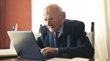 Фотография к новости: Германиядағы бұрынғы мемлекеттік қызметкерлердің зейнетақысы қысқаруы мүмкін