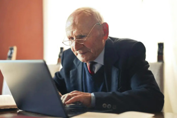 Фотография к новости: Германиядағы бұрынғы мемлекеттік қызметкерлердің зейнетақысы қысқаруы мүмкін