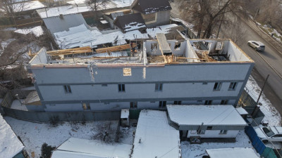 Алматыда сот шешімімен тұрғын үйдің бір қабаты сүрілді