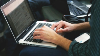 Фотография к новости: Қазақстаннан депортацияланған IT-маманы Ресейде мемлекетке опасыздық айыбымен ұсталды