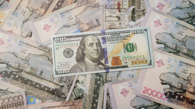 "Доллар құтқармайды": Сарапшы жинақты қалай сақтаған тиімді екенін айтты