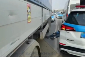 Алматыда жаяу жүргіншіні көлік қағып кетті