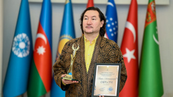 Фотография к новости: ТҮРКСОЙ: Қазақстан қайраткері Өзбекстан ұлттық сыйлығымен марапатталды