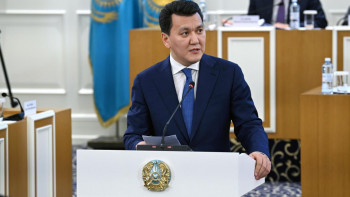 Фотография к новости: Ерлан Қарин қолданыстағы Ата заңның 1995 жылы қалай жазылғанын айтты