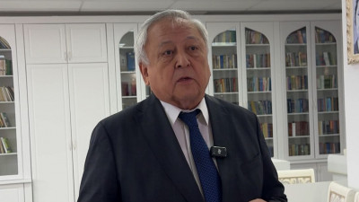 Мереке Құлкенов: Тіл мәселесін Конституциядан бұрын халықтың өзі шешуі керек