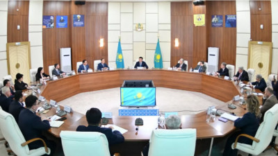 Мемлекетіміз барда тіліміз ешқашан тұғырдан түспейді. Мемлекетті сақтауымыз, елдің бірлігін ойлауымыз керек – Ерлан Қарин