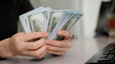 Доллар арзандады: Қазақстанда бағам 4,4 теңгеге төмендеді