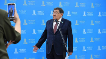 Фотография к новости: Тіл текетірестің қаруына айналмауы керек – Ермұрат Бапи