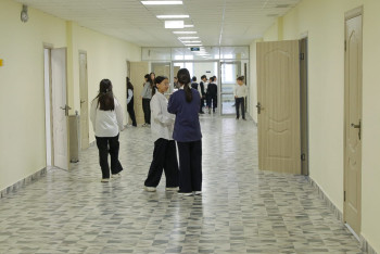 16 жастағы оқушы мектеп әжетханасында сірке қышқылын ішіп қойған