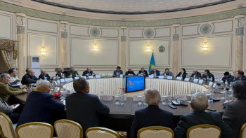 Фотография к новости: Қазақстан жазушылары Конституция жобасын жан-жақты талқылады