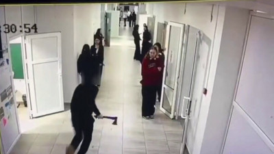 Құлсарыда 10-сынып оқушысы сыныптастарына балтамен шабуыл жасады: Екеуі жарақат алды