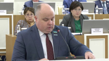 Фотография к новости: Әділ еңбек, қауіпсіз жұмыс, лайықты жалақы: Максим Рожин жаңа Конституцияның маңызды тұсын атады