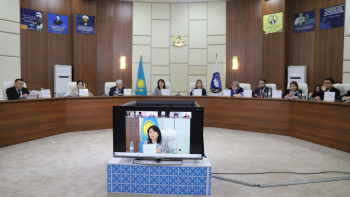 Фотография к новости: Депутаттар мен заңгерлер жаңа Конституция жобасын қарады