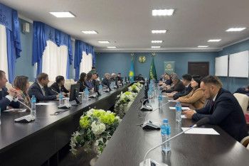 Фотография к новости: "Ауыл" партиясының қарағандылық мүшелері жаңа Конституция жобасын қолдады