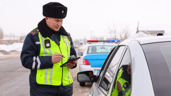 Фотография к новости: Қостанайда жол инспекторына пара ұсынған жүргізушіге сот үкімі шықты