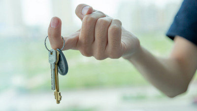 Ластаев: Сот шешімінсіз тұрғын үйден айыруға да, баспанадан шығаруға да жол берілмейді