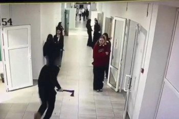 Фотография к новости: Құлсарыда балтамен сыныптастарына шабуыл жасаған жасөспірім мектепке қайта оралды