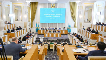 Фотография к новости: Саяси тұрақтылық үшін Конституцияның өтпелі кезеңі нақты рәсімделеді