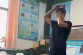 Алматыда оқытушы студенттің басындағы нысанаға оқ атты