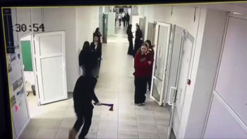 Фотография к новости: Құлсарыдағы балтамен шабуыл оқиғасы: Оқушының анасы буллинг туралы шындықты айтты