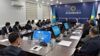 Фотография к новости: Қанат Шарлапаев Түркістанда кәсіпкерлікті қолдау стратегиясын жариялады