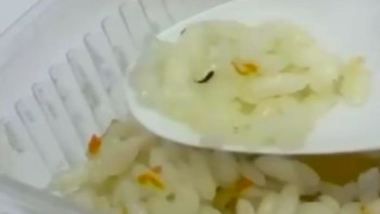 Фотография к новости: Қарағанды ауруханасында балаларға берілген астан жәндіктер шықты