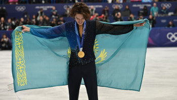 Фотография к новости: Геннадий Головкин Михаил Шайдоровты Олимпиада алтынымен құттықтады